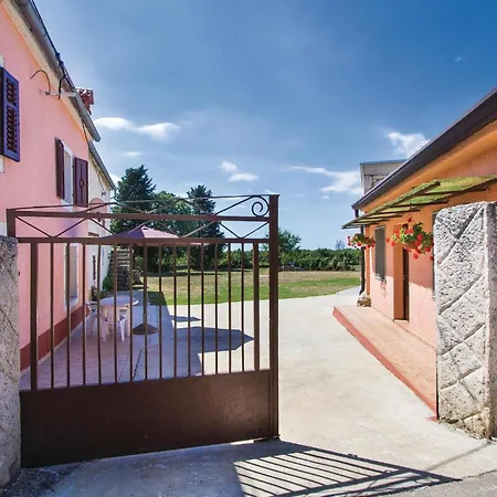 Holiday home Lovely In Barban With Kitchen Bicici