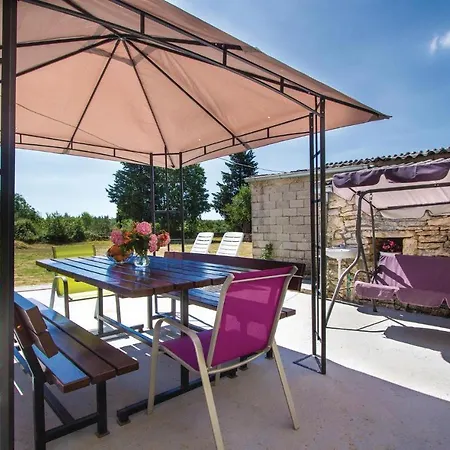 Lovely In Barban With Kitchen Holiday home *