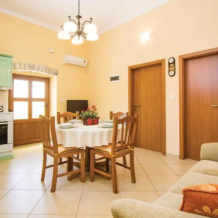 Lovely In Barban With Kitchen Holiday home *