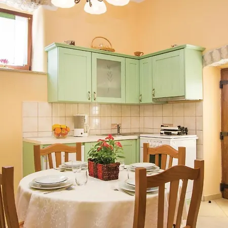 Holiday home Lovely In Barban With Kitchen