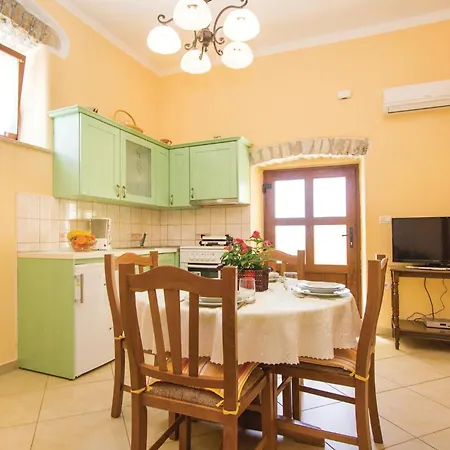 Lovely In Barban With Kitchen Bicici
